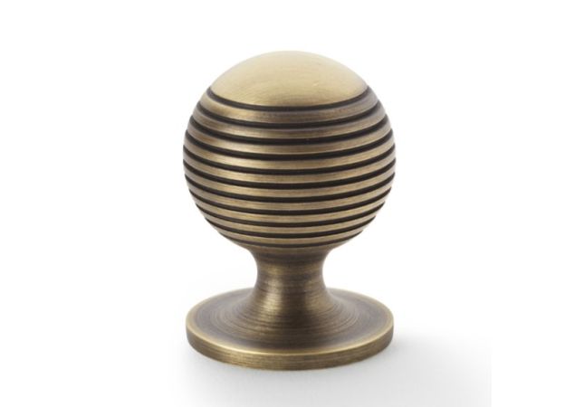 Meubelknop Caesar - Antiek messing - Ø25mm - Hoogte 45 mm - AW832-32-AB 