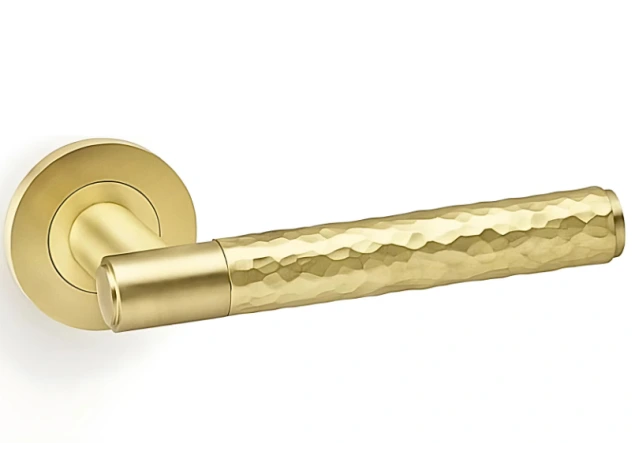 Deurkruk Hammered 'Spitfire' - Mat messing - Rond rozet Ø50mm - AW223SB