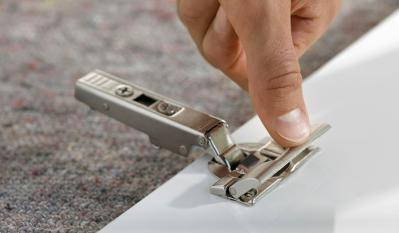Wat is een Blum inboorscharnier en hoe monteer ik deze?